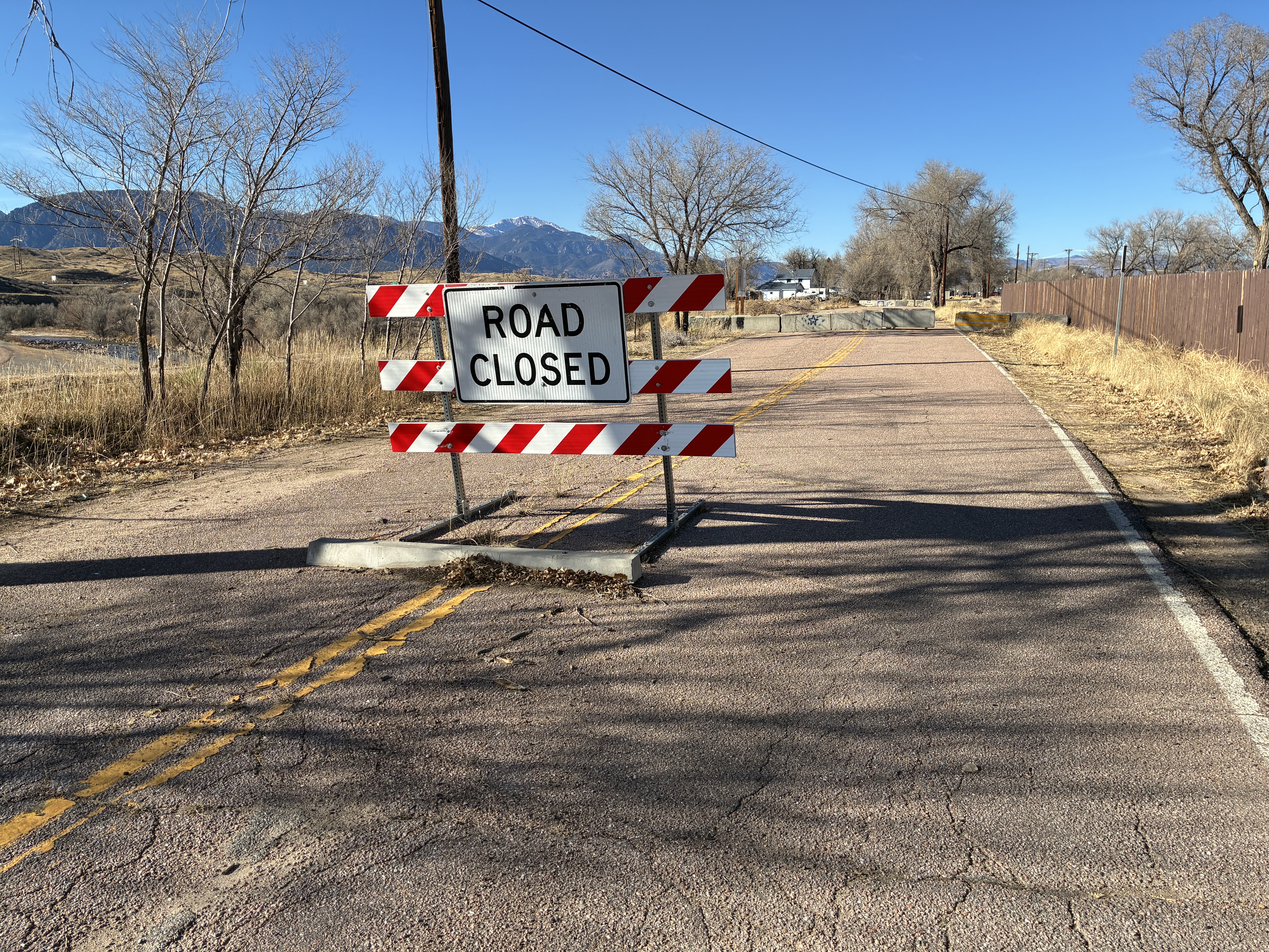Road closed street sign on Southmoor Dr